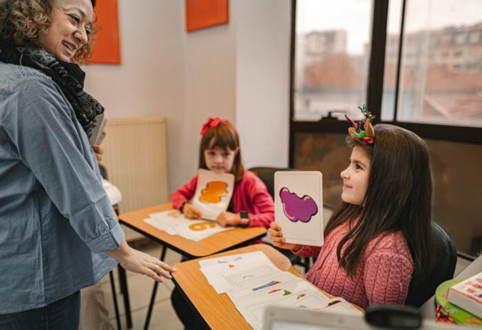 Descoperă lumea prin artă beneficiile atelierelor creative pentru copii